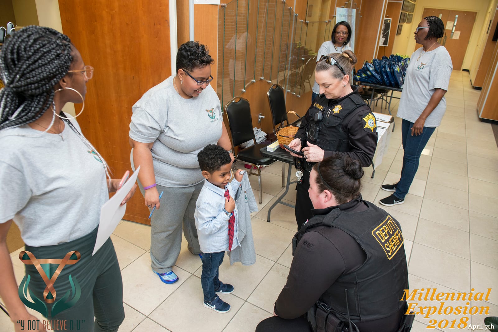 Event volunteers, a child, and Richland County deputies speaking together